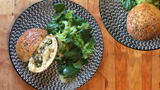 Buns farcis, jambon à l’os, épinards, tome & ricotta