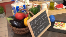 L'œuf cocotte express, crème de St Môret au poivron, pain 100 % Mie Harrys à la tomate