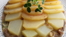 Saint-marcellin sur galette de pomme de terre