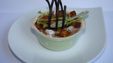 Gratin de mirabelles, réglisse, citron, et croutons de pain d'épices