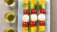 Brochettes de Tomates et Concombres de France et mangues à l'huile de vanille