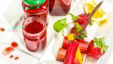 Confiture fraises-rhubarbe à la vanille