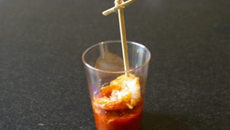 Gambas poêlées au mélange des aborigènes et sa sauce tomate au cumin
