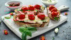 Ricotta toast aux tomates confites