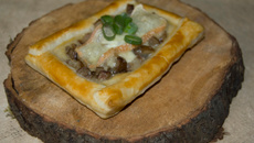 Carrés feuilletés aux pieds de porc et aux escargots