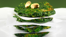 Galettes vertes aux épinards, sauce acidulée à l'avocat