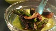 Verrines mousse d'asperges vertes, asperges croquantes et noix de cajou