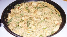 Nouilles chinoises aux légumes et au poulet