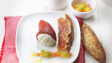 Piquillos farcis au Tartare® Poivre et Fines Herbes, vierge de tomate