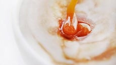 Bavaroise à la poire, coulis de caramel