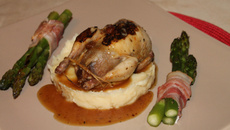 Cailles farcies aux fruits secs et purée de patates douces