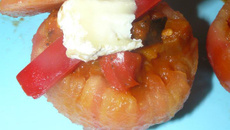 Tomate farcie à l'aubergine et au poivron