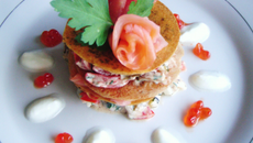 Millefeuille croustillant de saumon et d'aubergine