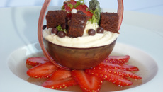 Douceur chocolatée printannière : chocolat, rhubarbe, guariguette et citron vert