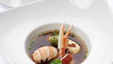 Consommé glacé de crustacés et langoustines