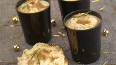 Verrine de fromage fouetté madame loïk saumon ciboulette, crumble de blé noir