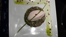 Tartare de loup de ligne à la noisette et citron vert combawa