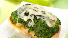 Tartelettes de Fourme d'Ambert au brocoli et caramel de pommes