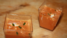 Velouté de poivron rouge et chèvre frais