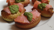 Madeleine au pesto et saumon