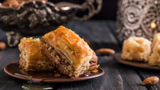 Baklawa : pâte feuilletée amandes, noix et miel