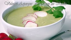Velouté aux asperges & fanes de radis