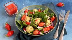 Salade de Fraises du Périgord IGP et boulettes de poulet