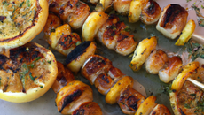 Brochettes de noix de Saint-Jacques au romarin et citron à griller