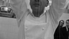 Œuf mollet sur un nid de jets de houblon