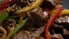 WokBœuf sauté aux poivrons et graines de sésame