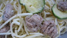 Spaghetti et poêlée de courgettes & steack au roquefort