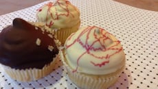 Cupcakes à chapeau cœur framboise