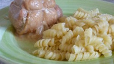 Paupiettes de dinde, compotée d'oignons au cidre