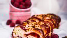 Brioche roulée aux framboises