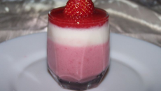 Panna cotta aux fraises et noix de coco