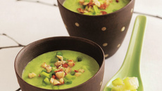 Crème de brocoli, noisettes et cébette