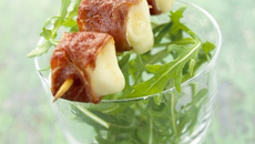 Brochettes de chèvre au Serrano maison