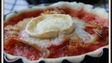 Pizettes chèvre et oignons caramélisés (pizza)