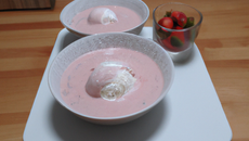 Soupe fraise et glace vanille