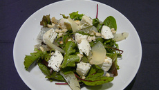 Salade chèvre poires mesclun