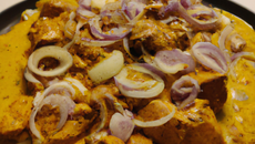 Poulet curry et oignons