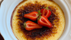Crème brûlée à la vanille et aux fraises