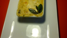 Cassolette de langoustines, courgettes et champignons, sauce gibraltar