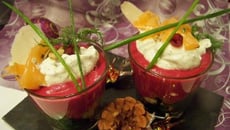 Belle Hélène de betterave et saumon sur lit de tetragones et chantilly, ciboulette, basilic