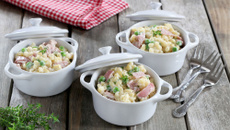 Coquillettes 3 minuti à la sauce béchamel, jambon et petits pois