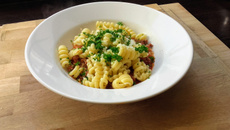 Riccioli à la sauce bolognaise