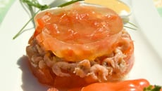Tomates aux crevettes grises restructurées