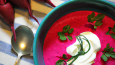 Soupe de betterave à la chantilly
