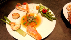 Assiette de la mer, légumes croquants et gelée de crustacés