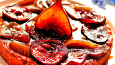 Tatin de poires à la confiture de figues, noix et cognac